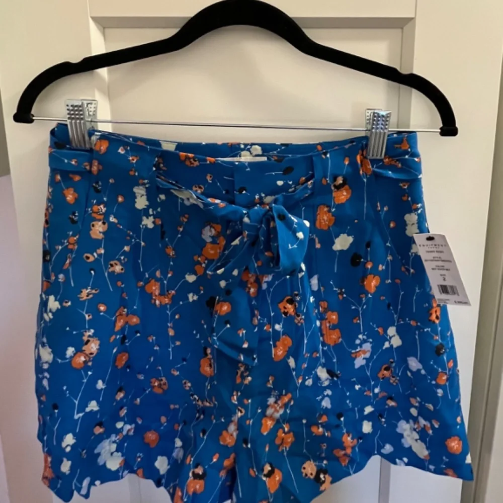Equipment Silk Taimee Floral Shorts - Picture 2 of 4